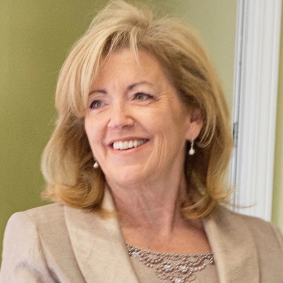 Meet your Posher, Robin - Picture 2 of 2